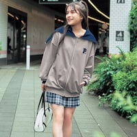 グレージュ×ネイビー／モデル身長163cm・サイズJ-M