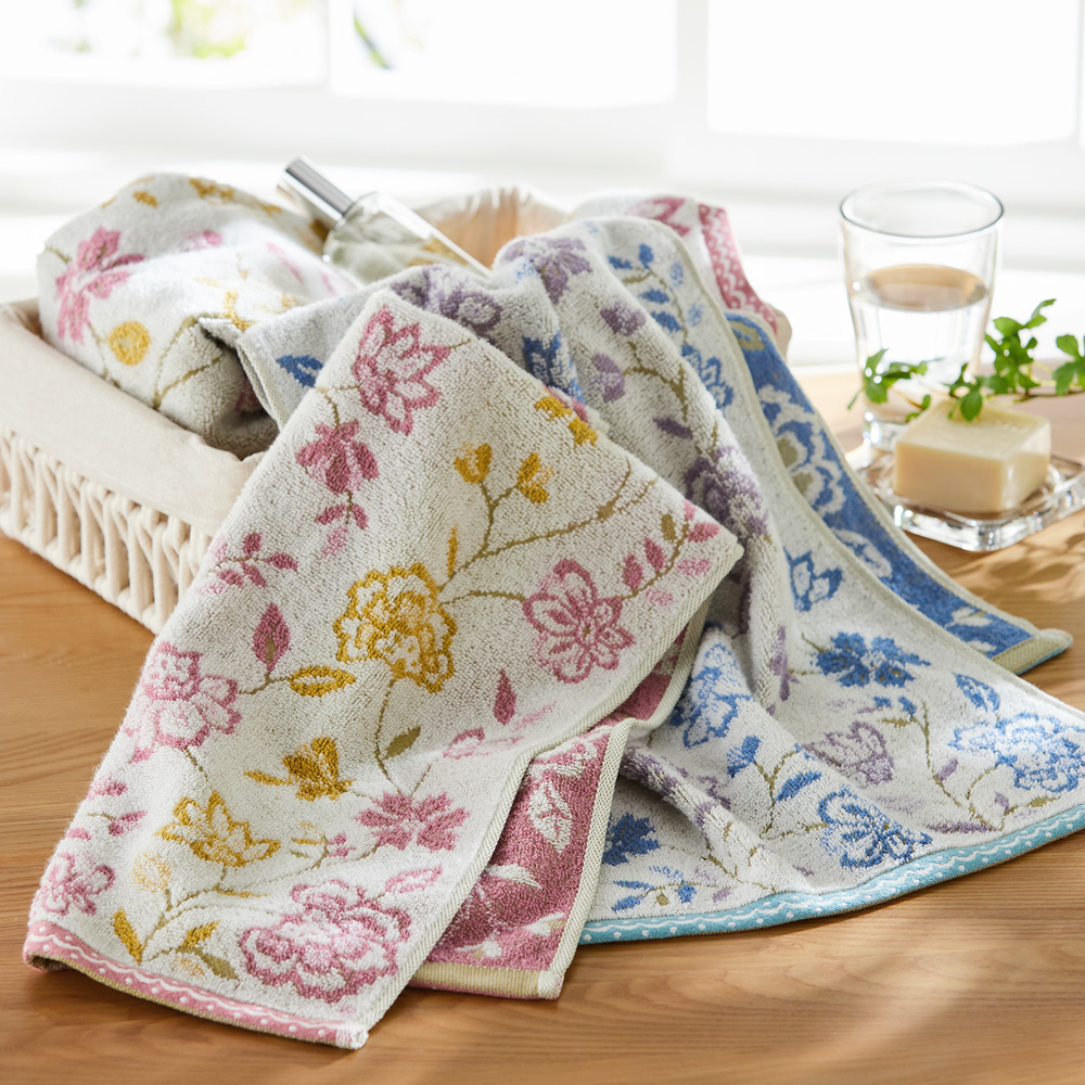 【ベルメゾン】シックなフラワーモチーフのタオル