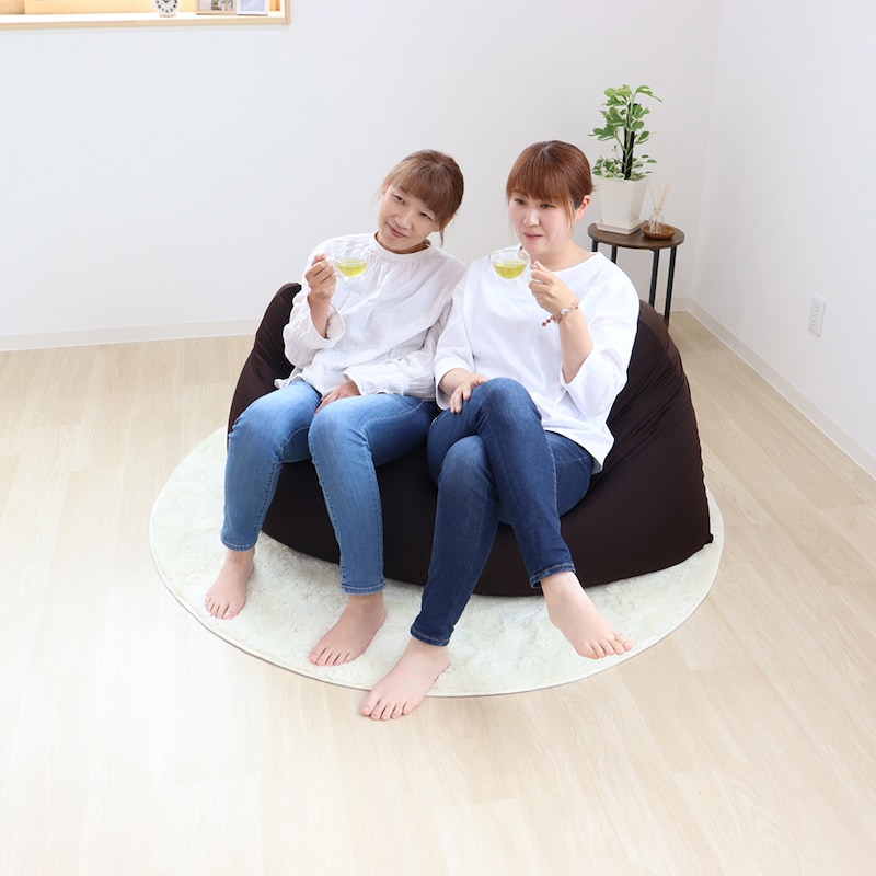 2人で座る事もできます。/ブラウン