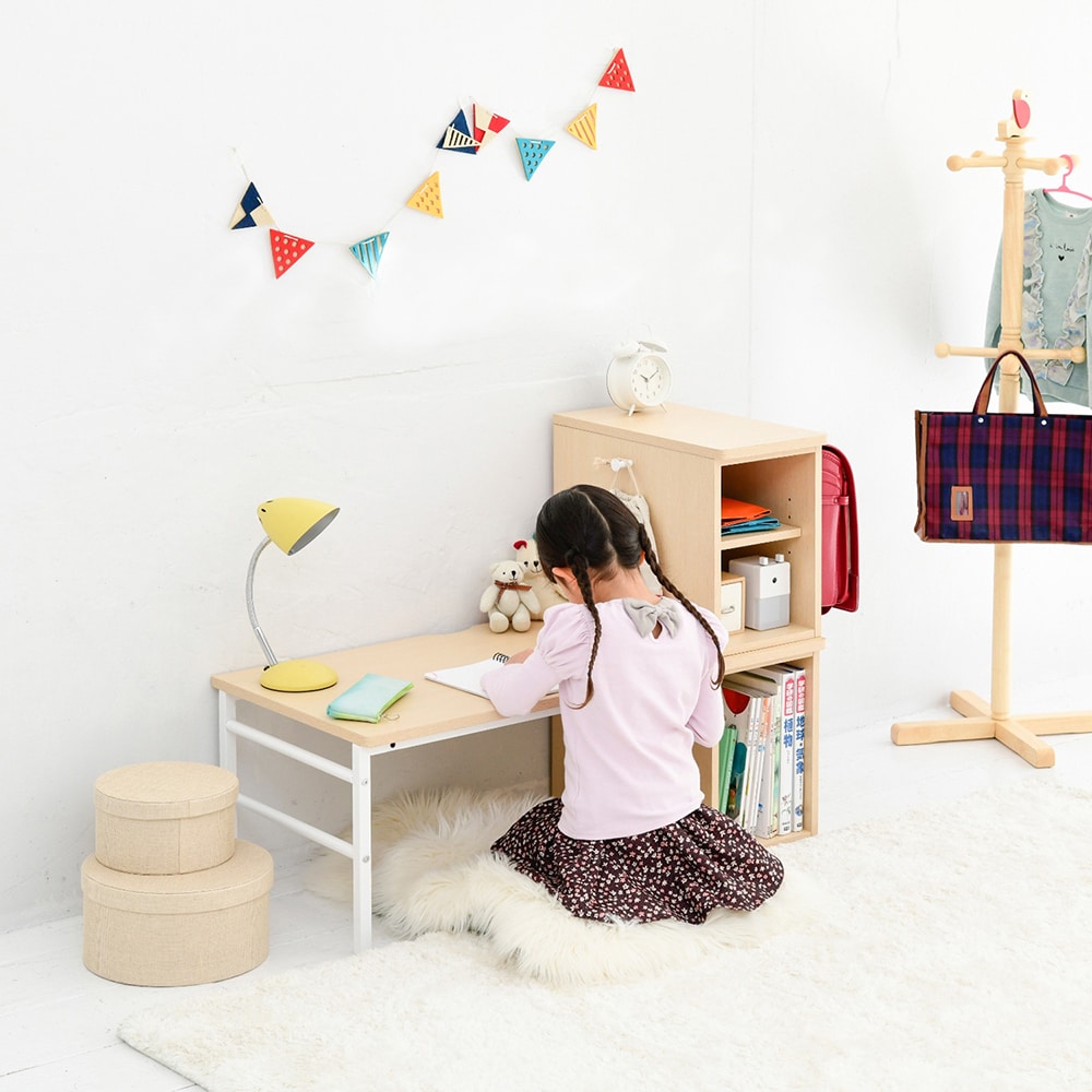 高さが座卓(ロースタイル)とデスク(ハイスタイル)の2段階に調節できるコンパクトデスク高さだけでなくラックの位置や天板サイズなど用途に合わせてマルチに組み替え可能リビングなどの限られたスペースにも設置