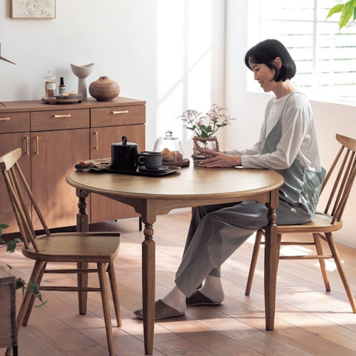 タモ材を贅沢に使ったアンティーク調円形ダイニングテーブル ＜直径100cm＞＜2～4人用＞