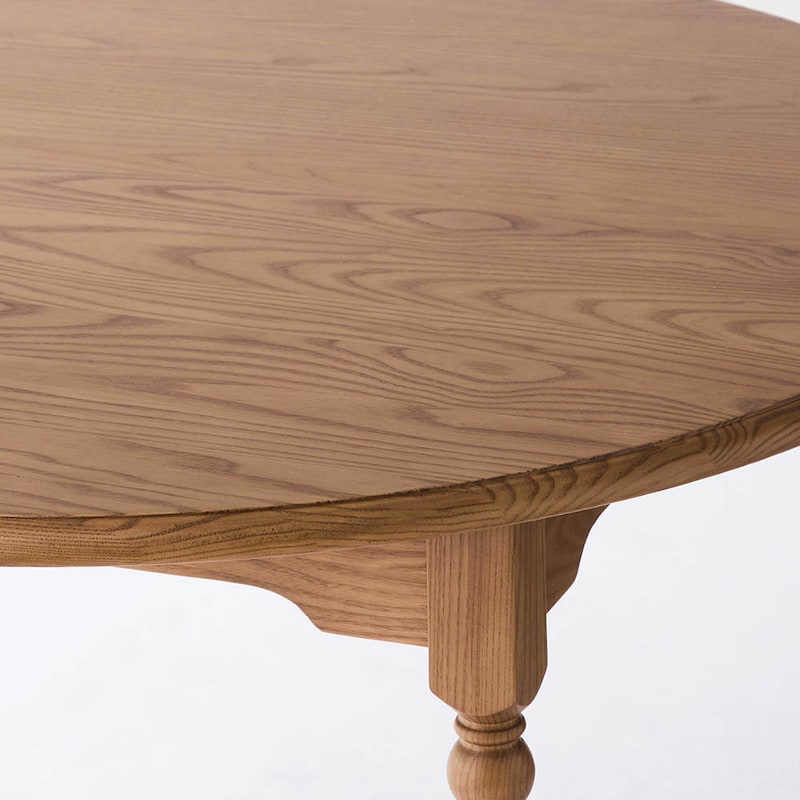 エッジ部分は溝を彫りこんで凝った仕上げに