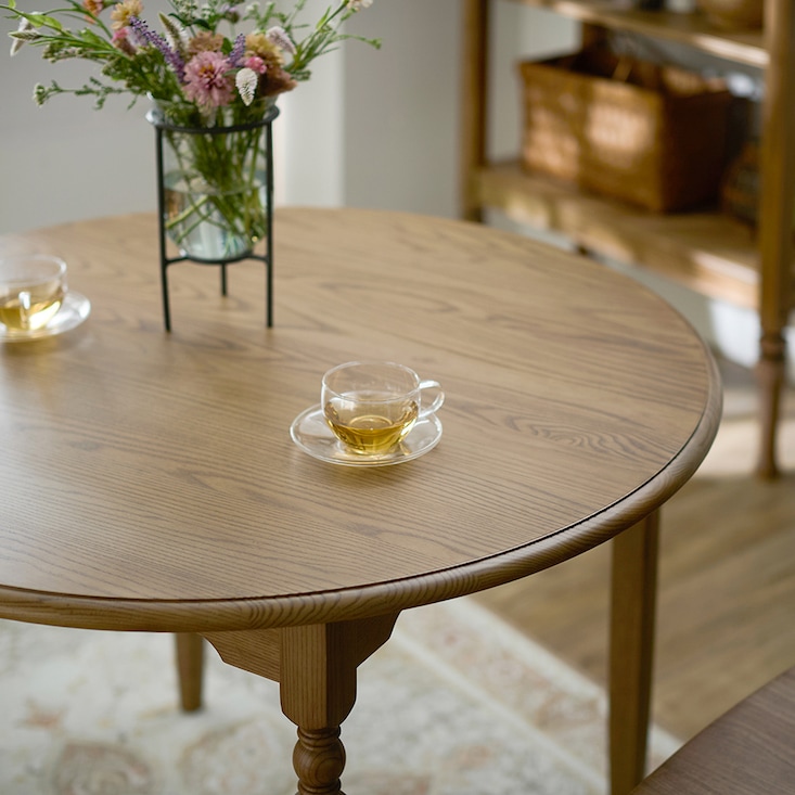 タモ材を贅沢に使ったアンティーク調円形ダイニングテーブル ＜直径100cm＞＜2～4人用＞