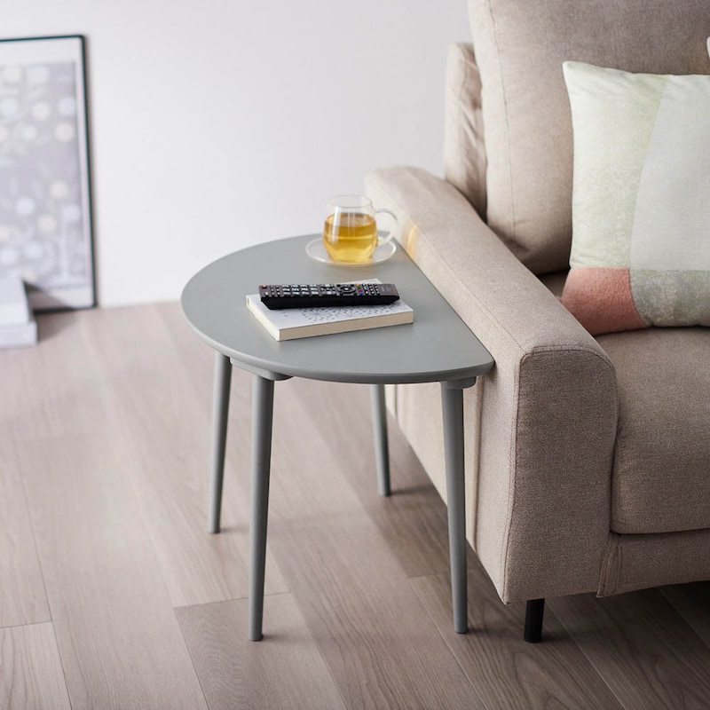 大はソファーのサイドテーブルにピッタリの高さ