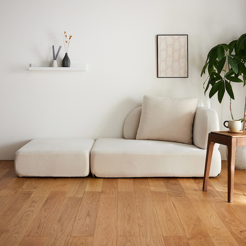 カウチ使い　脚なしスタイル　アイボリー