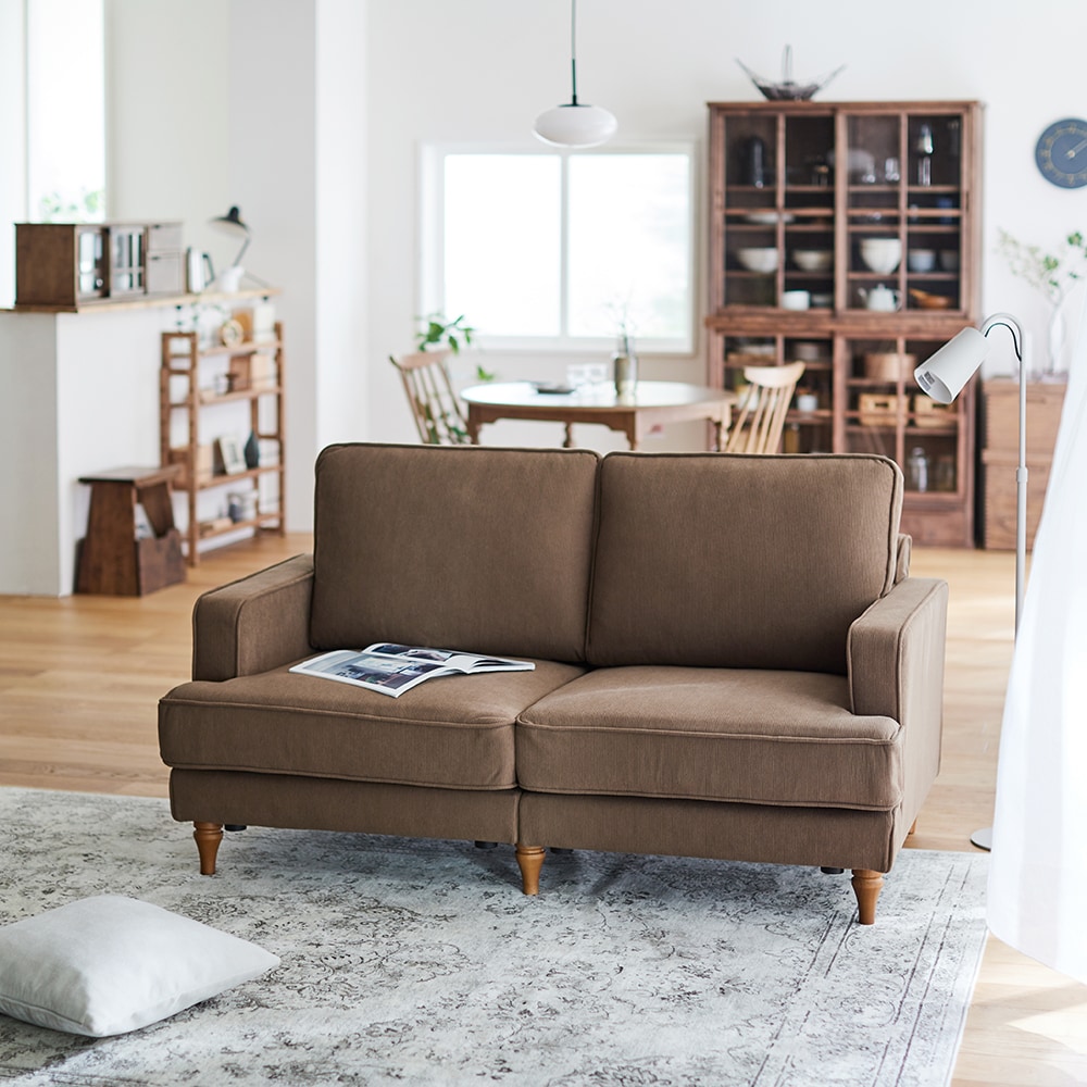 【トキオリ/Tokiori】落ち着いた時間にふさわしいアンティーク調ソファー