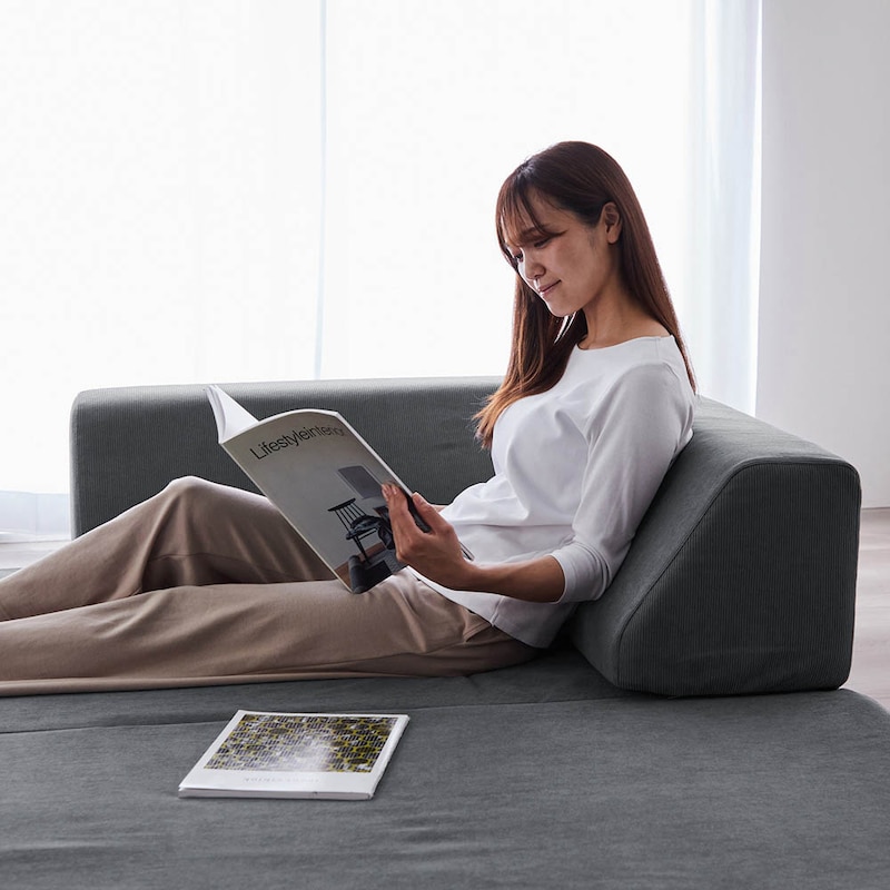 クッションは程よい高さでくつろぎやすい