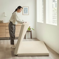 折りたたみ方法②　ラグマットを折りたたむだけ