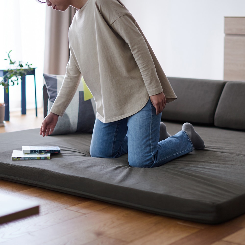 2WAYで使える極厚ラグの折りたたみ式コーナーローソファーセット 【SNS