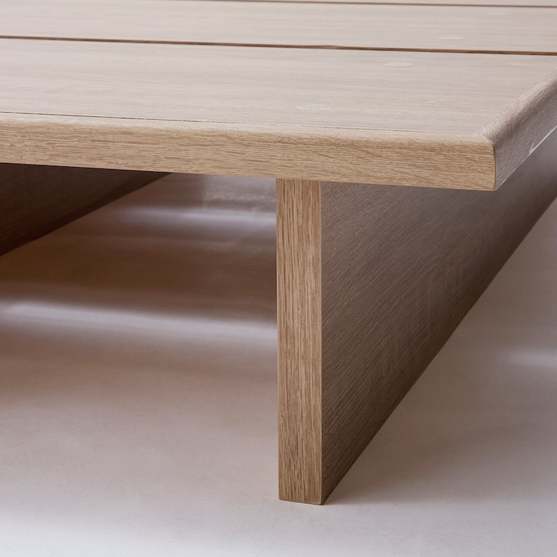 脚部アップ／床まで約19cmあるのでお掃除もしやすい