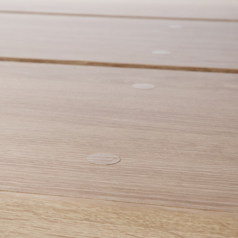 ねじ穴を隠すシール付き