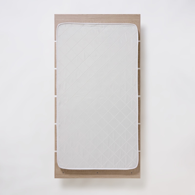 シングルより少し大きめサイズ。マットレスの置き方でステージべッドのようにも使用できます。