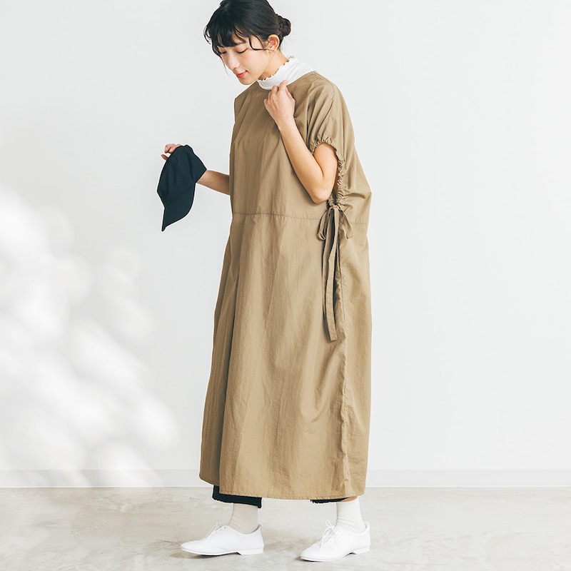 ※インナーで着用しているタートルは別売りの「コットン混メロー使いカットソー」となります
