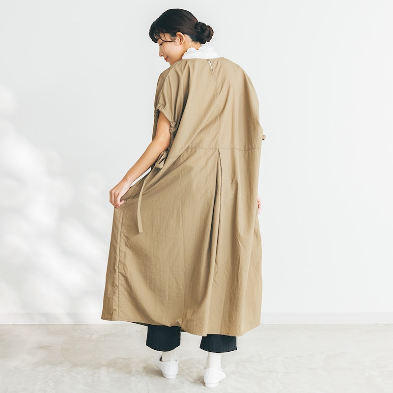 ※インナーで着用しているタートルは別売りの「コットン混メロー使いカットソー」となります