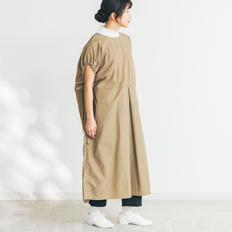 ※インナーで着用しているタートルは別売りの「コットン混メロー使いカットソー」となります