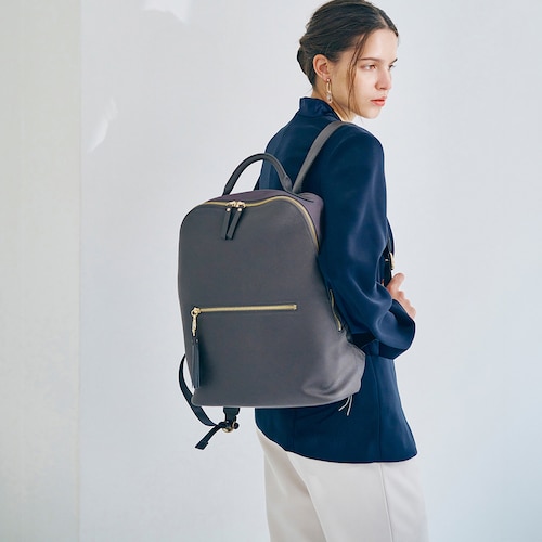 余裕を生み出す本革リュックサック