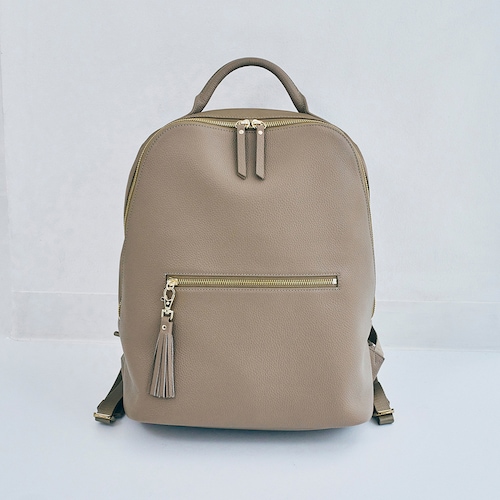 余裕を生み出す本革リュックサック