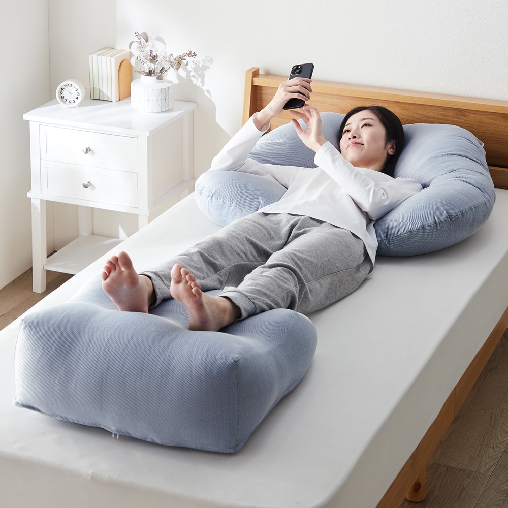 別売りのまくらと一緒に使用すると、まるで冷感ソファーに座っているかのようなくつろぎが味わえます