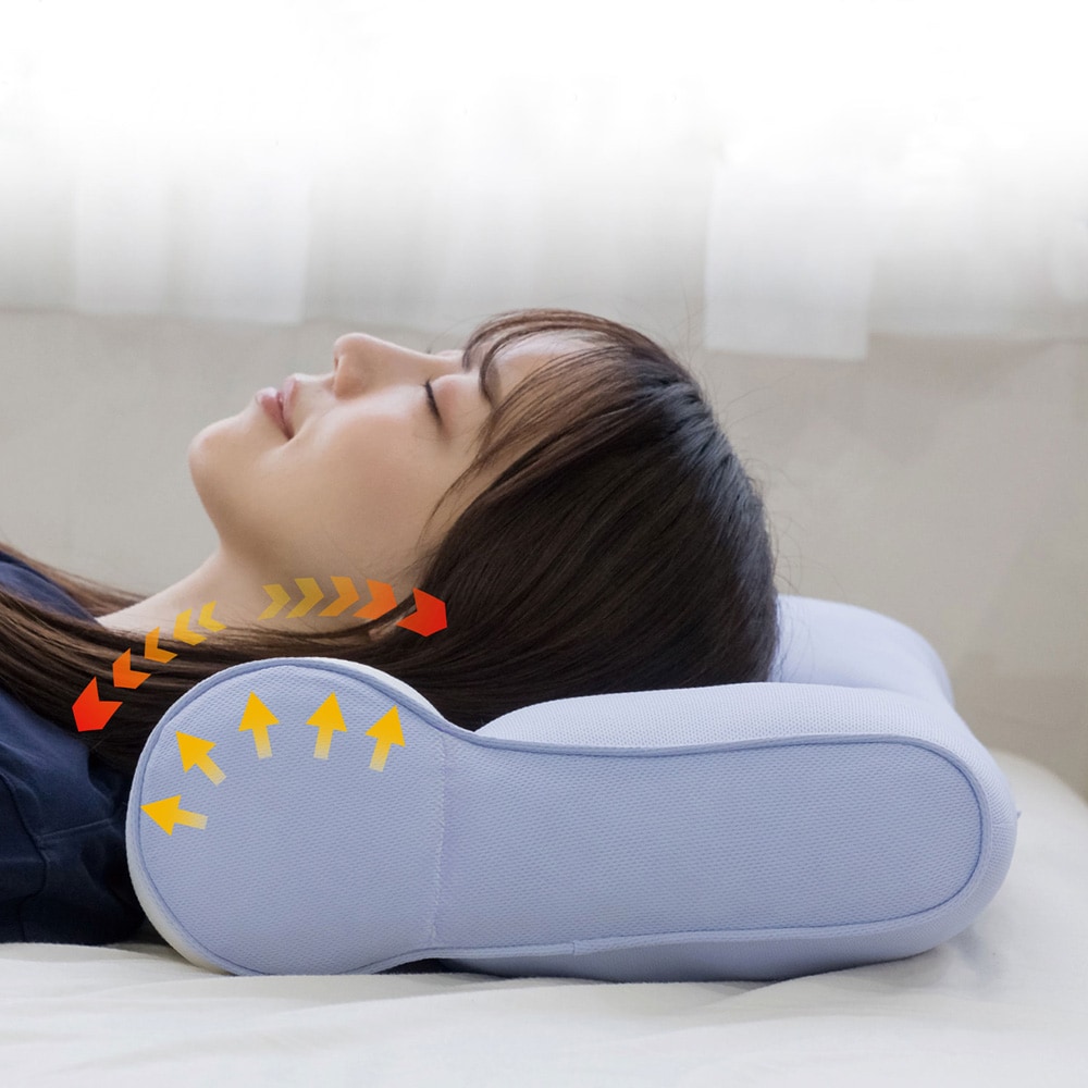パイプの入った中袋は3つの小部屋構造。パイプが片寄らないので、首をしっかり支えます首もとは、通気性が良くふんわり肌触りの良い素材を使用首もとは3つの小部屋それぞれにファスナーがついており、より自分に合