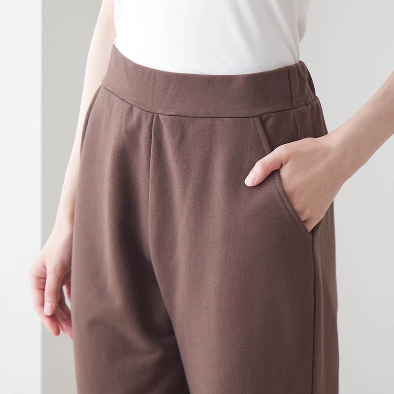 便利な両サイドポケット付き