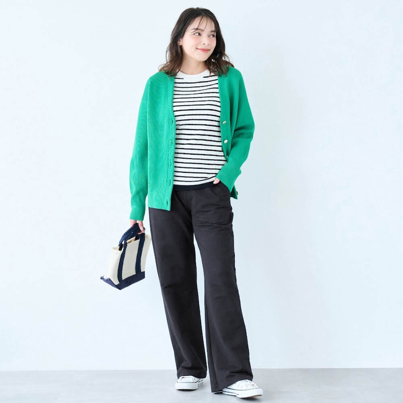 モデル身長161cm／M　※写真は撮影用のため股下＋4cmになります。（ブラック・パンツのみ）