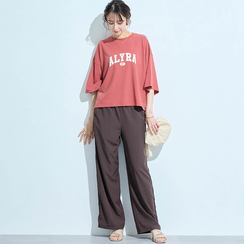 モデル身長169cm／M　※写真は撮影用のため股下+6cmになります。