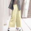 ―デザイン・スタイリング―・真夏の日中に屋外にいても熱くなりすぎず、 UVカット、吸水速乾、接触冷感など欲しい機能を全て備えたワイドパンツ・深めのタックでボリュームたっぷりでも、お腹部分はすっきり・ウ