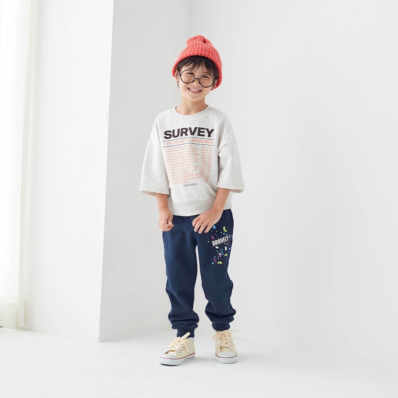 ホワイト杢グレー／モデル身長111cm・110サイズ着用