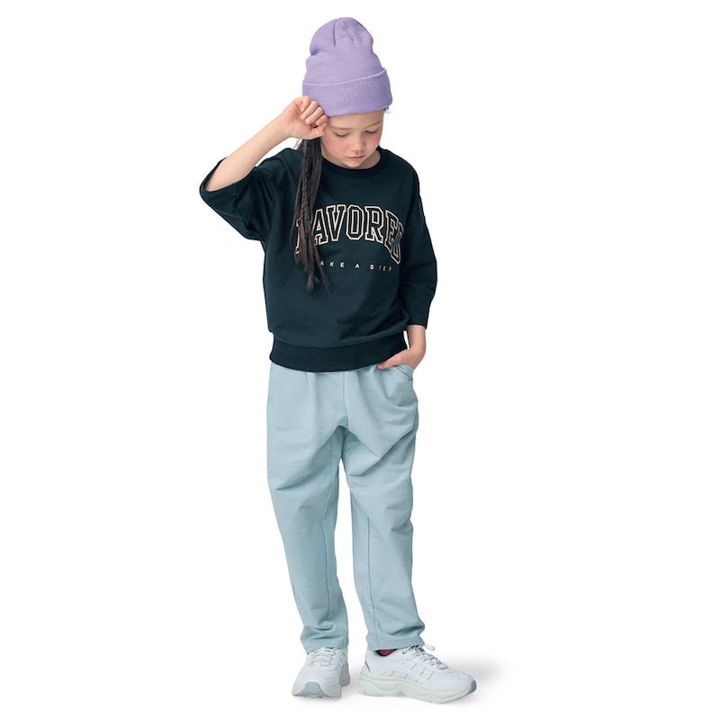 スミクロ／モデル身長128.5cm・サイズ130