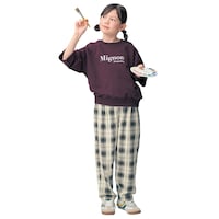 レッドブラウン／モデル身長128.5cm・サイズ130