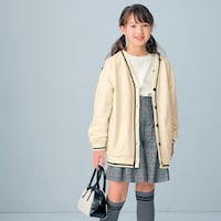 アイボリー／モデル身長134.8cm・サイズ140