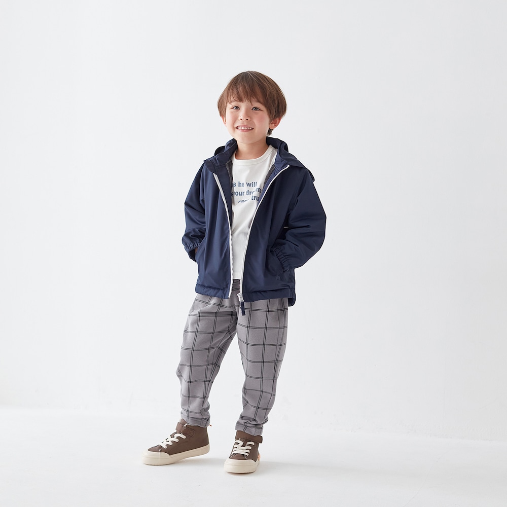 グレー（チェック）／モデル身長111cm・110サイズ着用