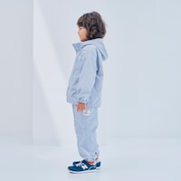 モデル身長109cm、110サイズ着用