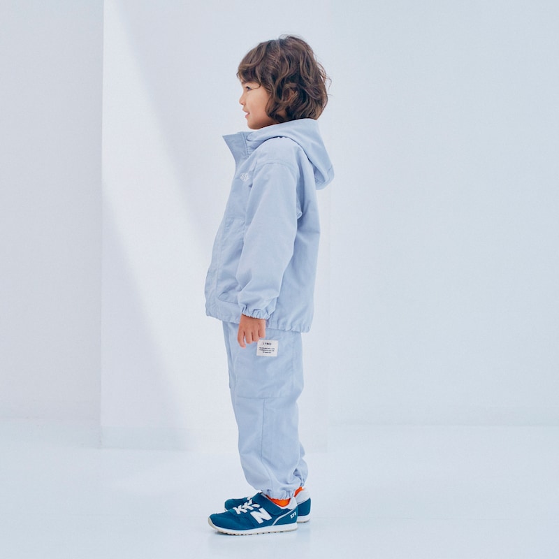 モデル身長109cm、110サイズ着用