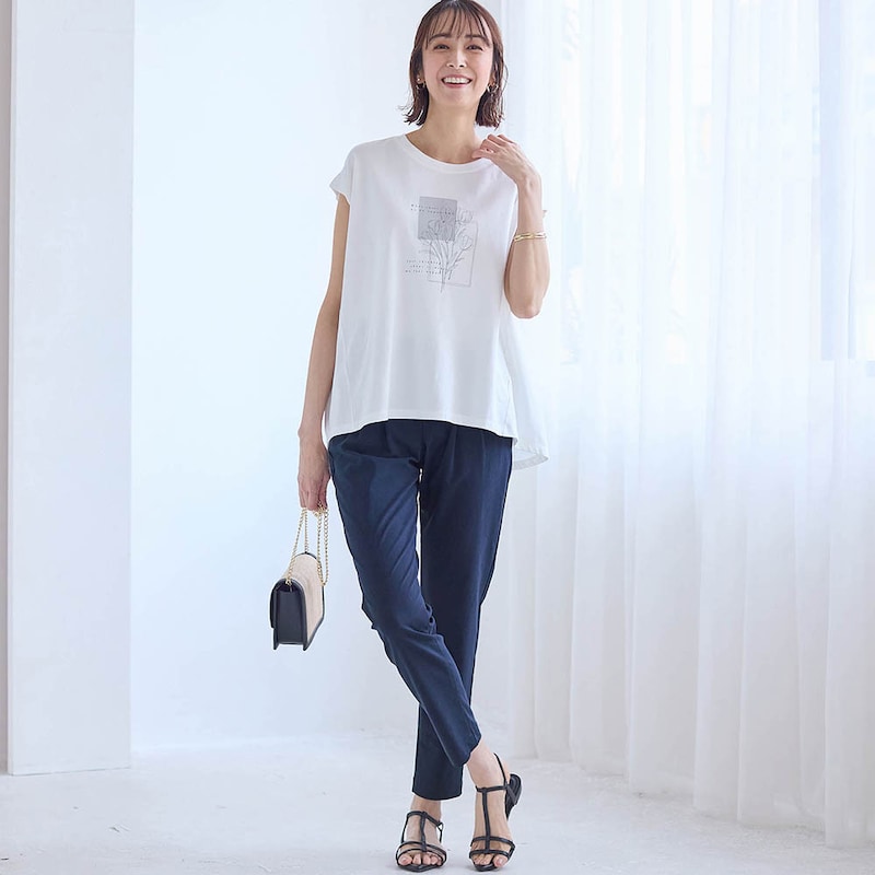モデル身長169cm／M　※写真は撮影用のため股下+6cmになります。ボトムのみ着用