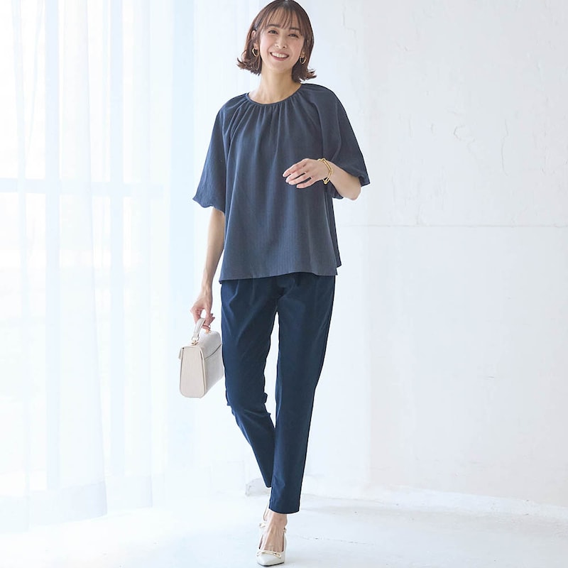 モデル身長169cm／M　※写真は撮影用のため股下+6cmになります。ボトムのみ着用