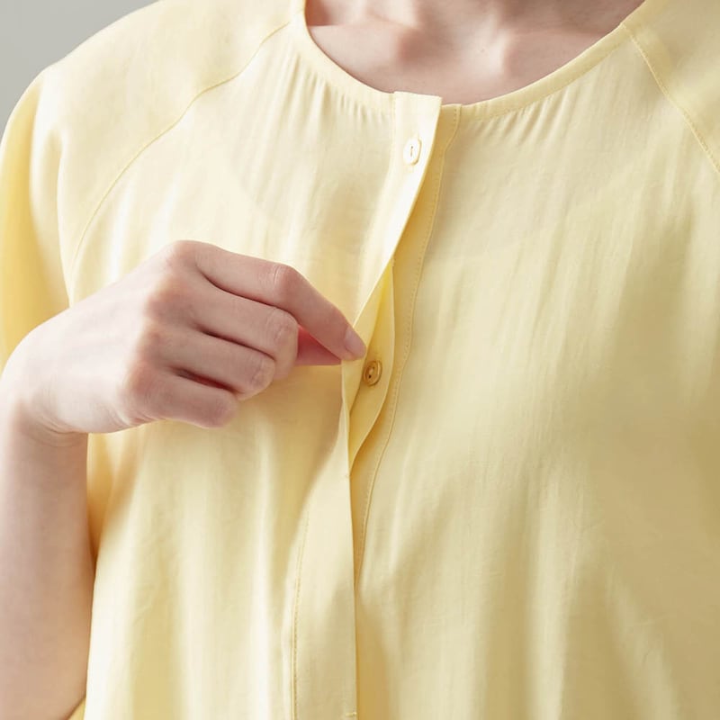 フロントは比翼仕立てですっきり見え