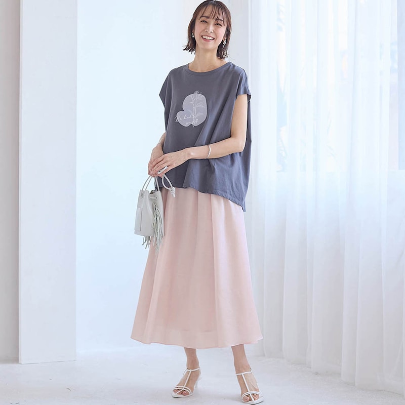 モデル身長169cm／M　※写真は撮影用のため総丈+6cmになります。