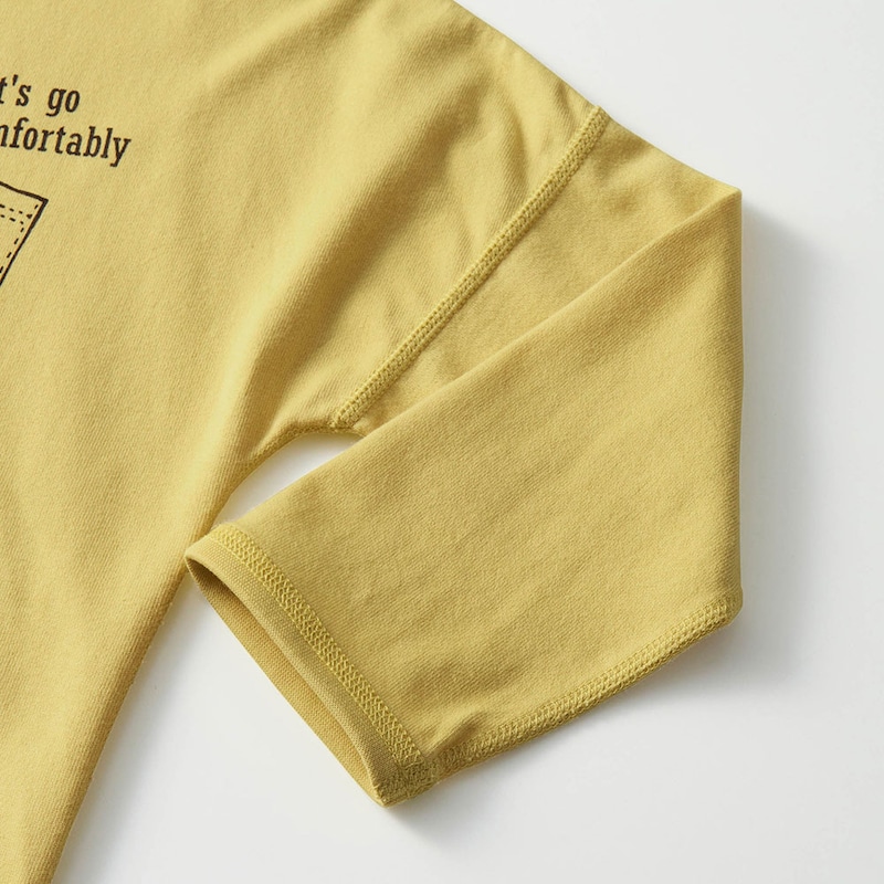 肩線・袖切替部分はフラットシーマ、袖口はバインダー始末で肌当たり優しい