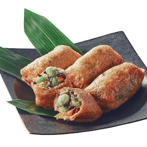 枝豆・ひじき・にんじんを丁寧に包み込んだ一品。ほっこり優しい味わいが、電子レンジ調理で手軽に。
