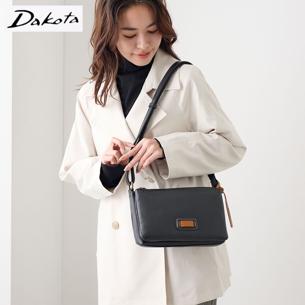 【ダコタ/Dakota】3室構造でもスリムなフォルムの本革ショルダーバッグ