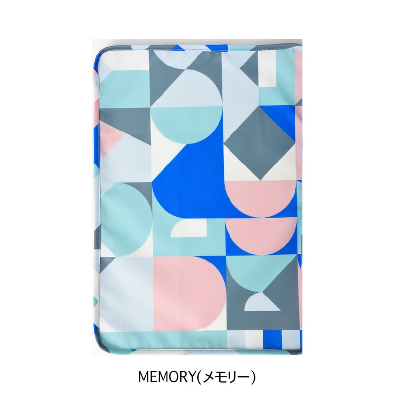 PAPIER TIGREのカードゲーム「MEMORY GAME」の柄を用いたシンプルな幾何学模様