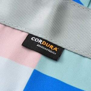 強度と撥水性を兼ね揃えた CORDURA(R)ポリエステルの生地を使用