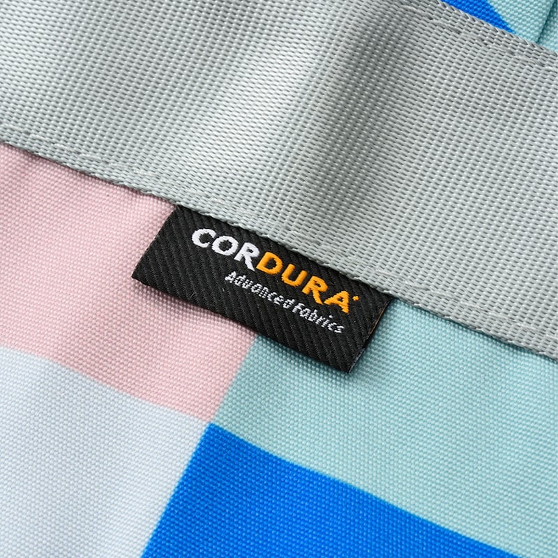 強度と撥水性を兼ね揃えた CORDURA(R)ポリエステルの生地を使用