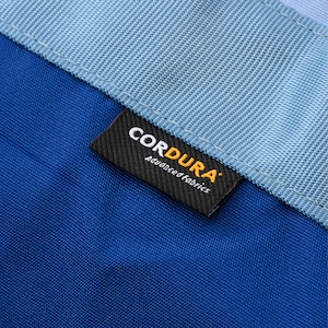強度と撥水性を兼ね揃えた CORDURA(R)ポリエステルの生地を使用