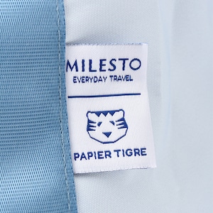 MILESTO×PAPIERTIGREのロゴタグ