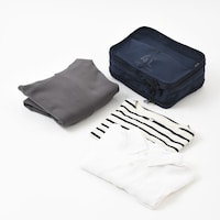 ４Ｌ×２／収納イメージ（長袖Tシャツ、パンツ、薄手のタオル、靴下各1着ずつ）