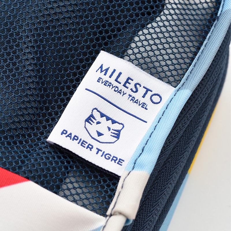MILESTO×PAPIERTIGREのロゴタグ付き