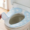裏面のフィルムをはがして便座の上に貼るだけで設置完了どのタイプの便座でもご使用いただけます接触冷感素材は熱伝導率が高く触れた時に肌から生地へ熱が瞬時に移動することで冷たく感じられます抗菌、防臭、消臭加