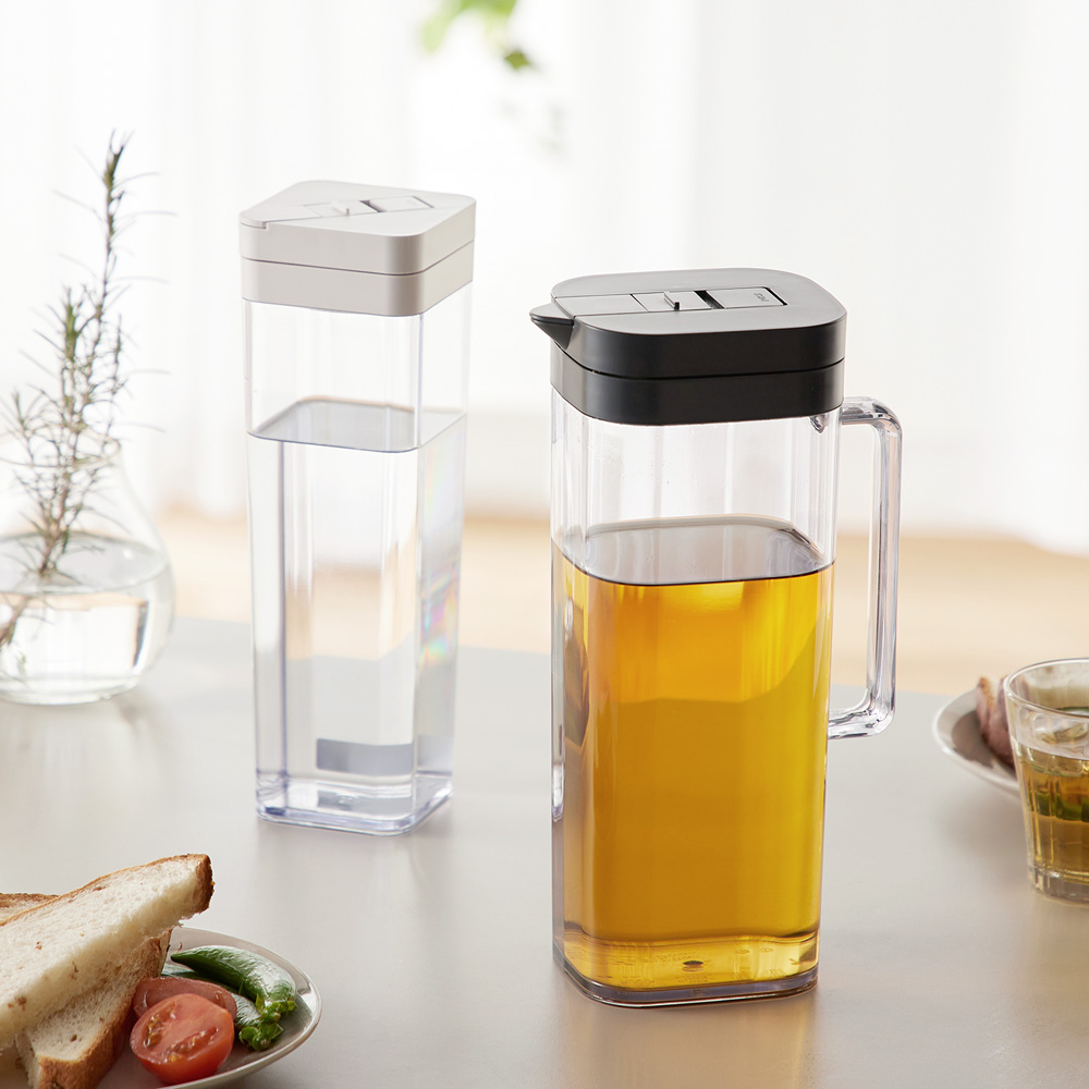 【ベルメゾン】片手で注げるすっきりデザインの冷水筒 【茶渋付着防止加工 ヨコ置きOK】